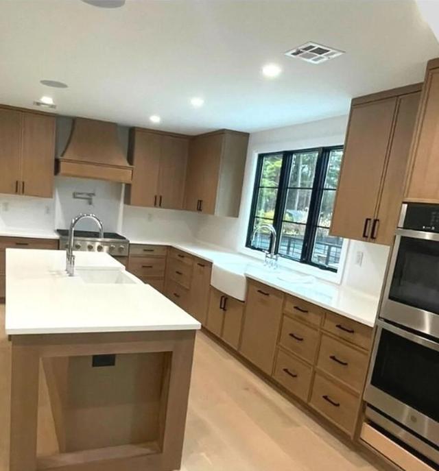 Finished kitchen after an Everkleen post-construction clean